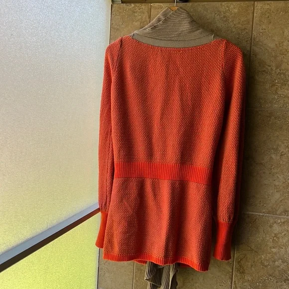 Stylish Orange and Tan Women's Sweater - Picture 4 of 13